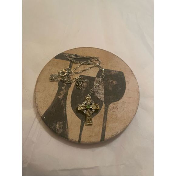 Cute SILVER CELTIC CROSS NECKLACE - Picture 7 of 7